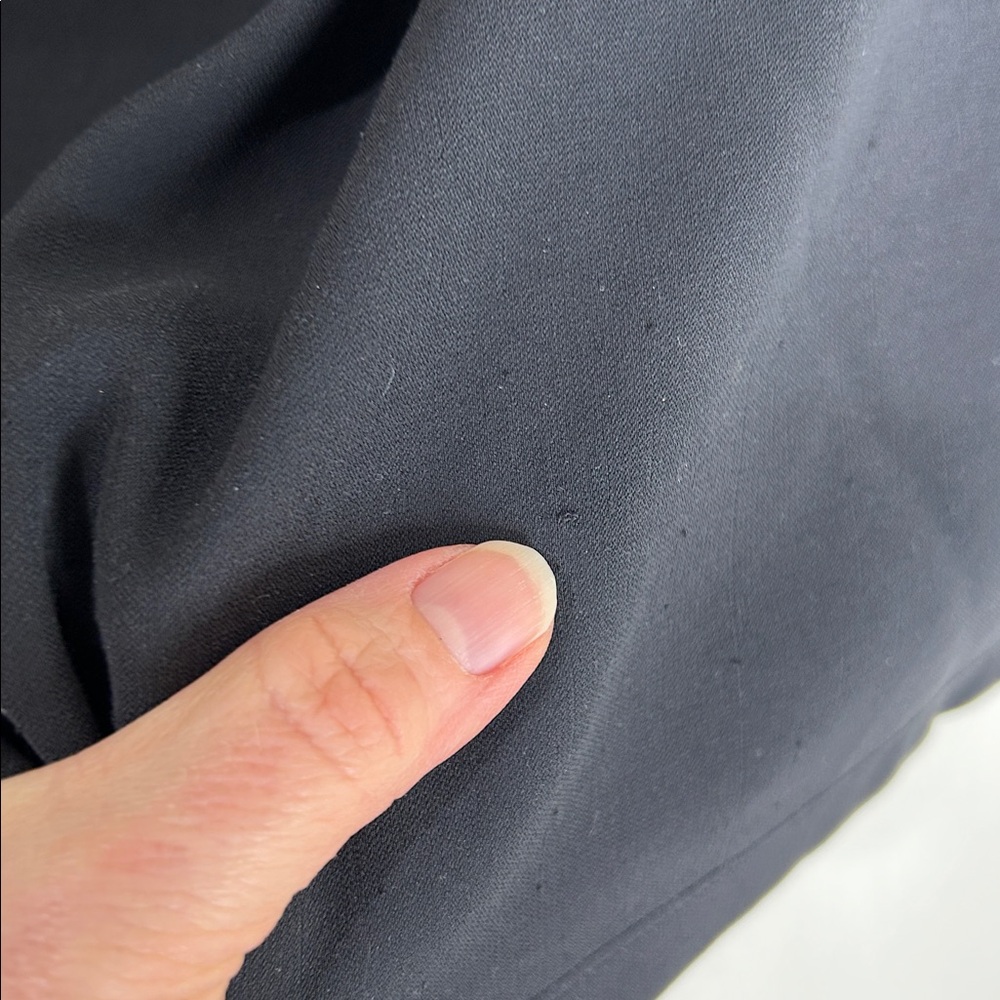Lululemon On The Fly Short *Woven *2.5" Black Size 12 - Picture 14 of 16
